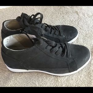 Dansko Women’s Black Size 37 (US 6.5-7) Leather Upper Side Zip Sneaker Shoes.EUC